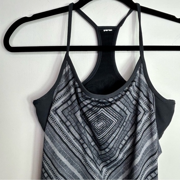 Fabletics printed norwalk built in bra work out tank‎ - Picture 9 of 9